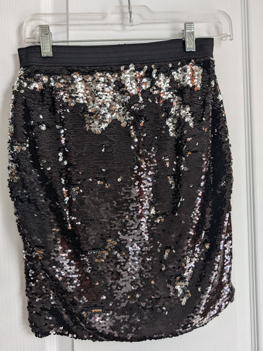 Silver sequins mini party skirt.